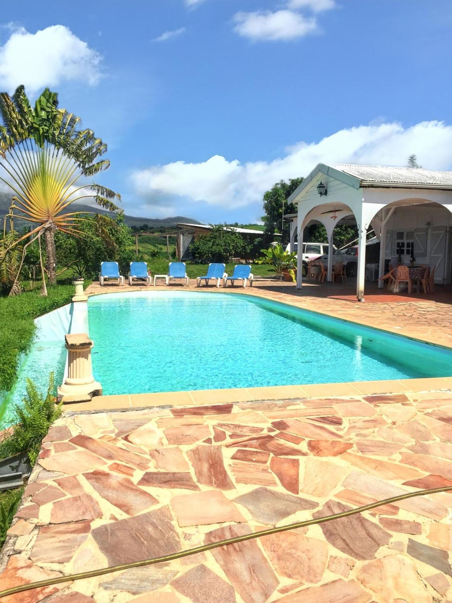 Villa Enchantee Avec Vue Sur Mer Et Piscine Au Carbet 르 카르베 외부 사진